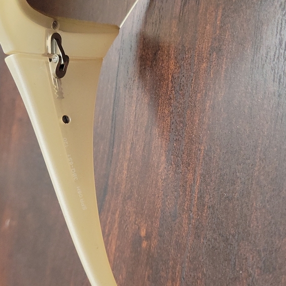 2 pair of Prada sunglasses - Picture 6 of 6